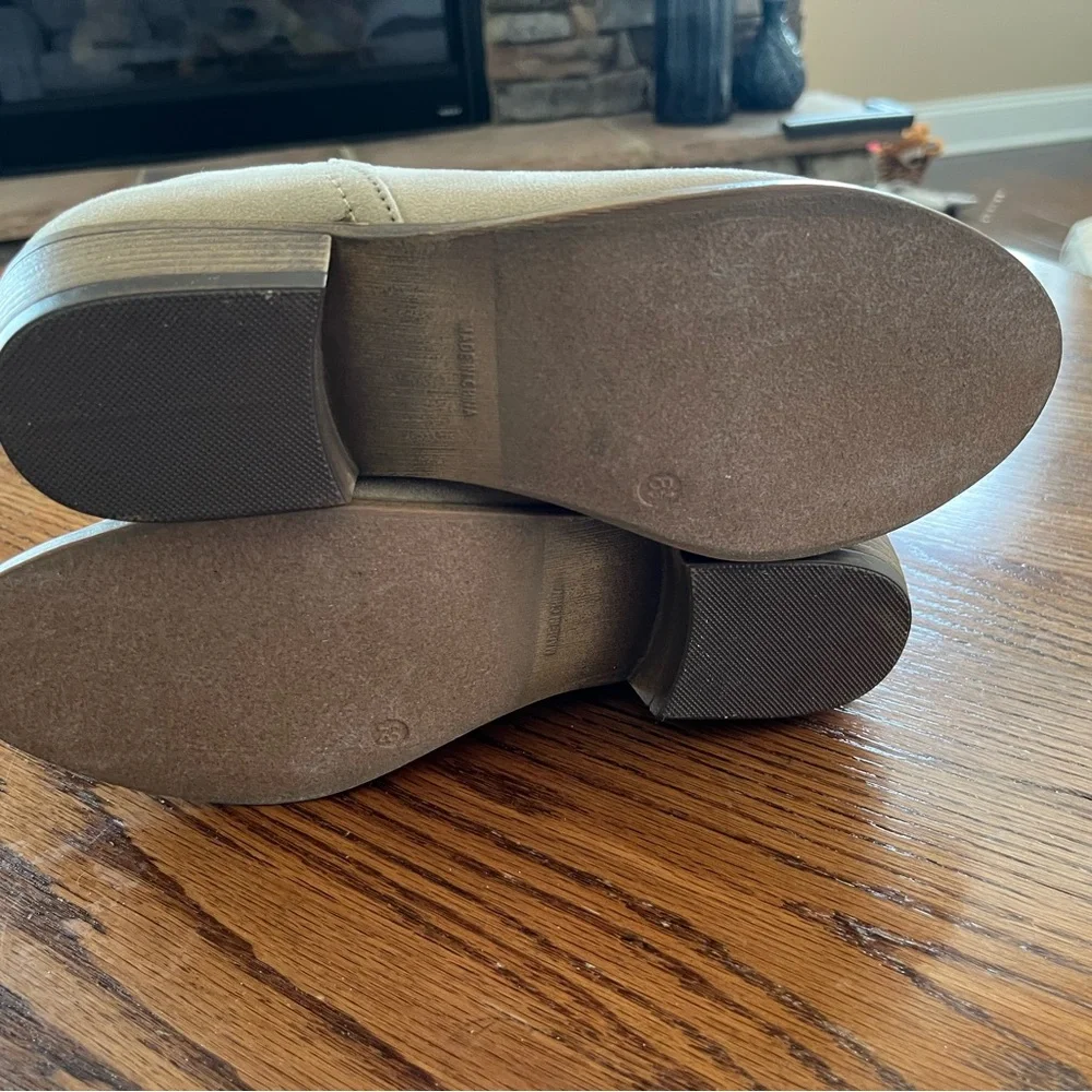 Journee Collection Women’s Rimi Bootie in Stone Suede Stack Block Heels Size 8.5